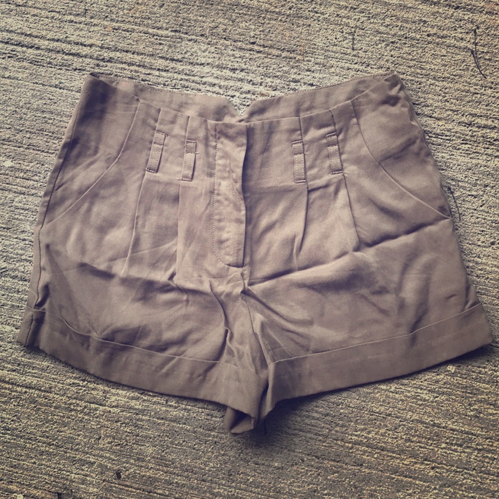 Tan Highwaisted Relaxed Short with Cuffs